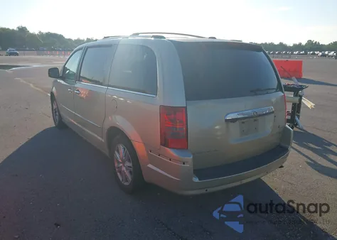 2010 Chrysler Town & Country New Limited из США, поврежденный, VIN 2A4RR7DX6AR321958